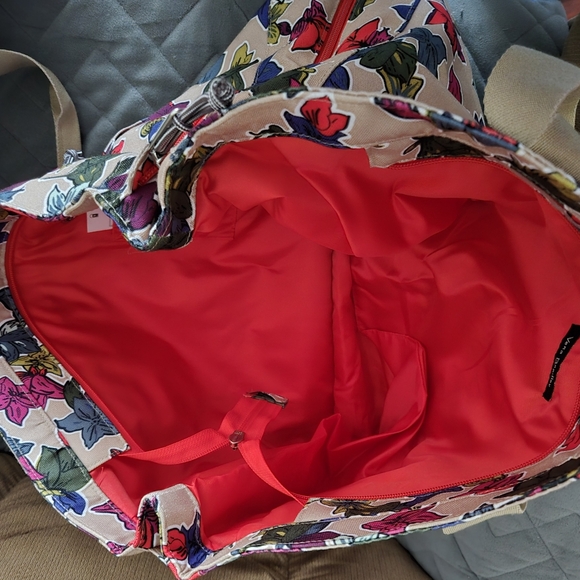 Vera Bradley Lighten Up Expandable tote - Picture 4 of 4
